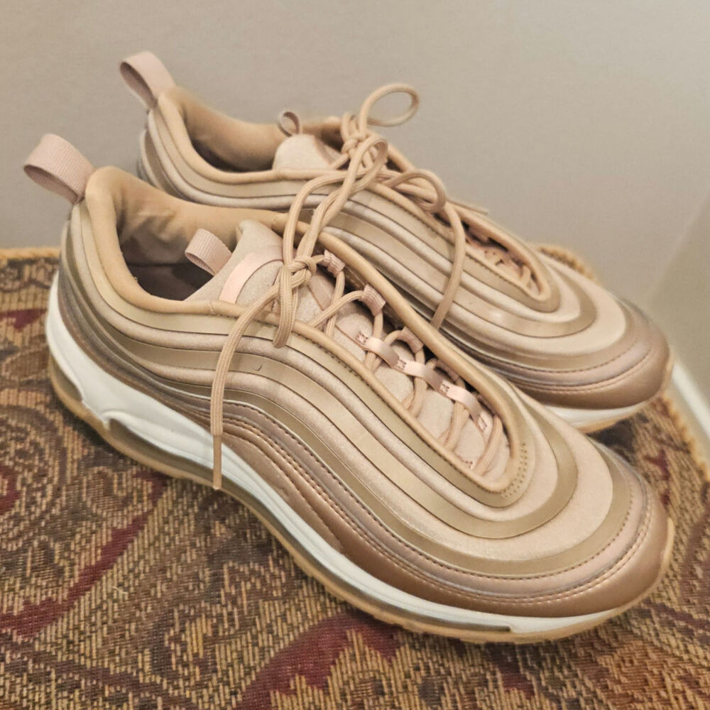 Nike Women’s Sneakers in Metallic Rose Gold and Beige